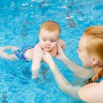 Apprendre à un enfant à nager: 5 attitudes à éviter