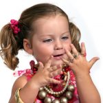 Les enfants adorent les bijoux