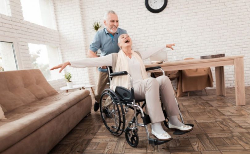 prendre soin d'une personne âgée a domicile